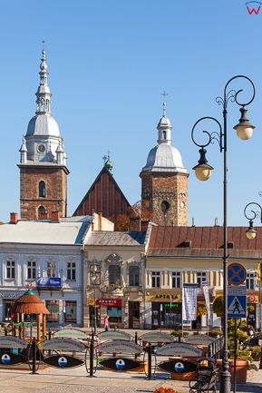 Nowy Sacz, Rynek Miejski z panorama na Bazylike sw. Malgorzaty. EU, PL, Malopolska.